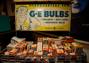 image of an old GE Bulbs display